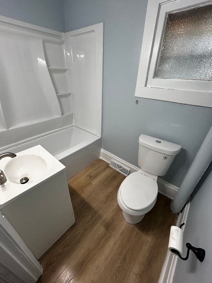 134 Beckett St - Photo 5 of 14