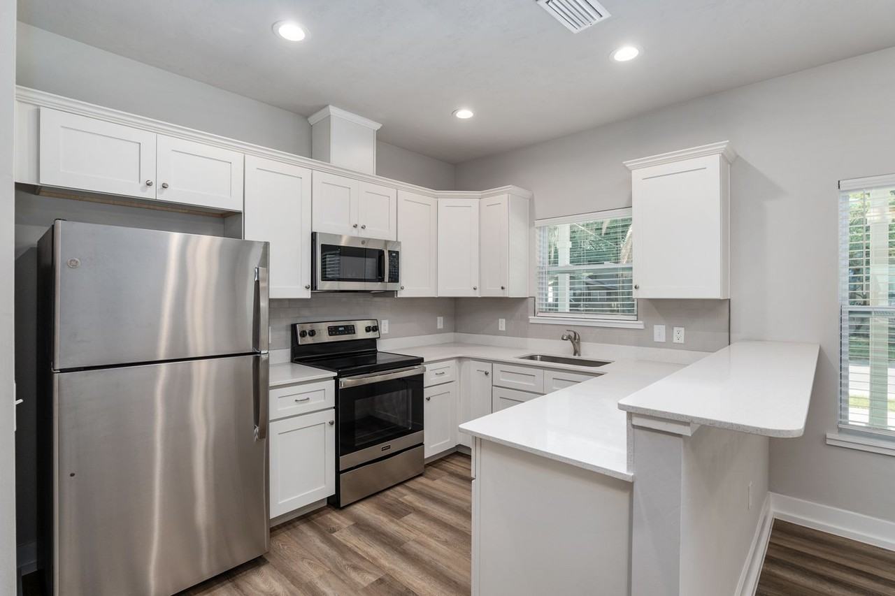 1323 Nw 6th Ave - Photo 3 of 42