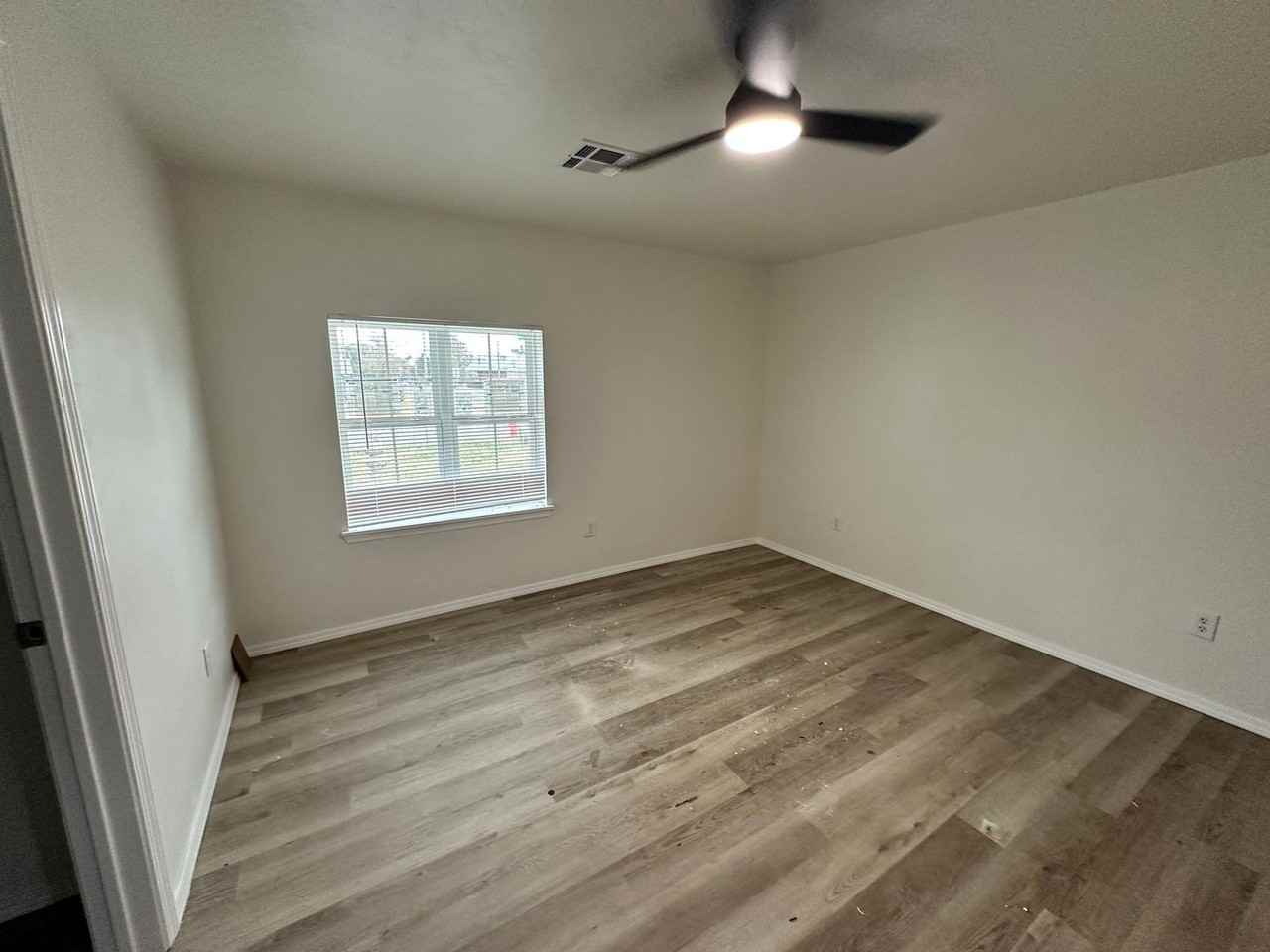 340 Se 45th St - Photo 2 of 7