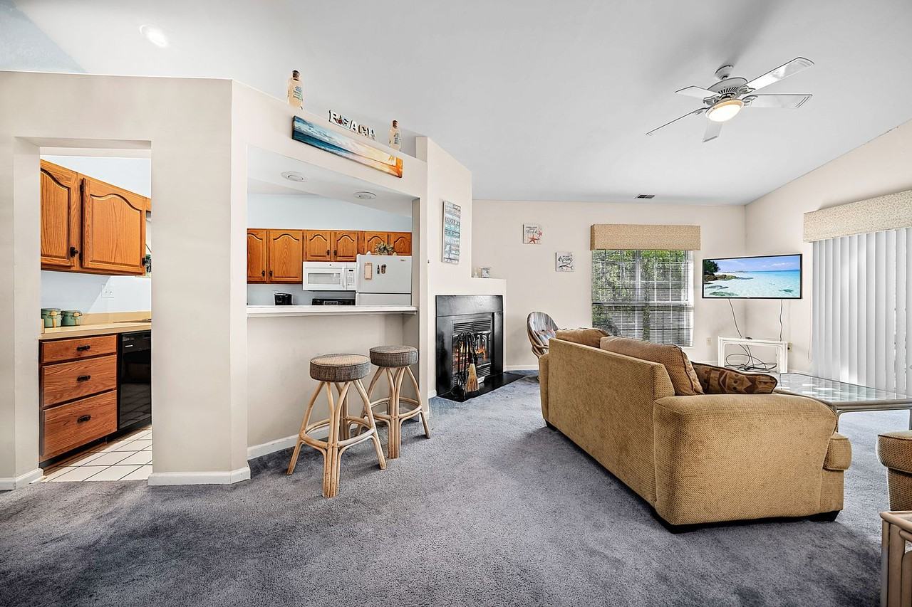 105 Pipers Ln - Photo 7 of 26