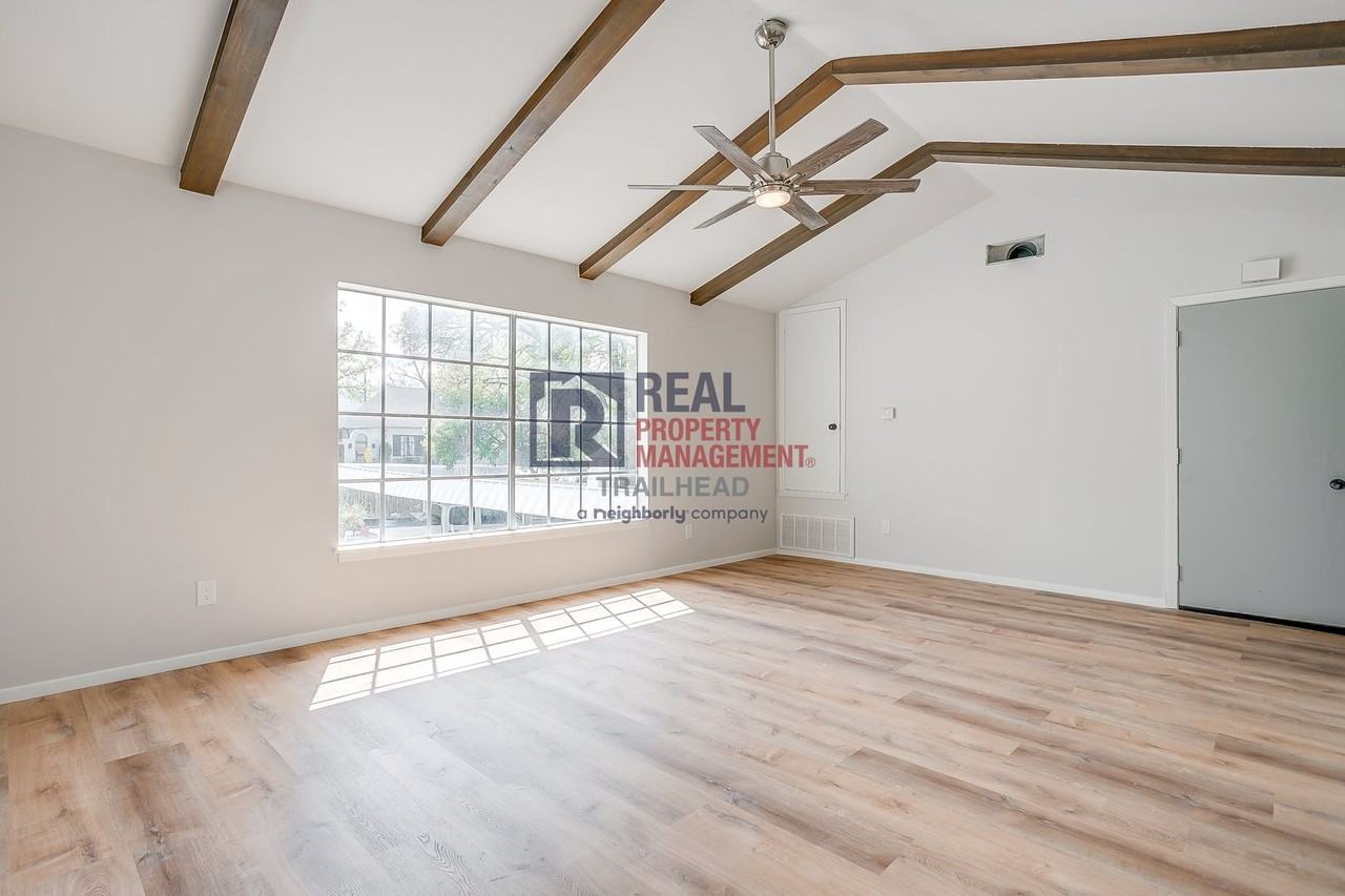 3562 W 4th St #E - Photo 5 of 18
