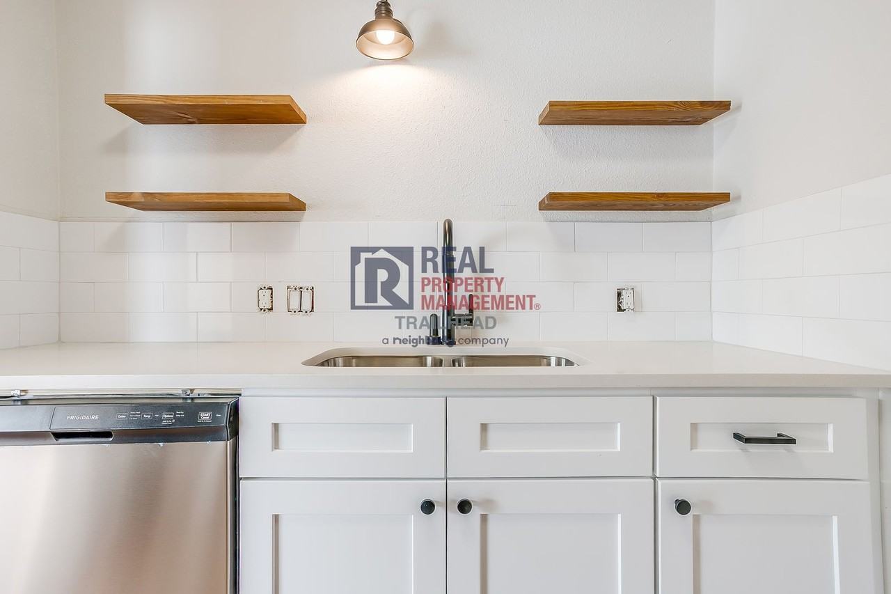 3562 W 4th St #E - Photo 6 of 18