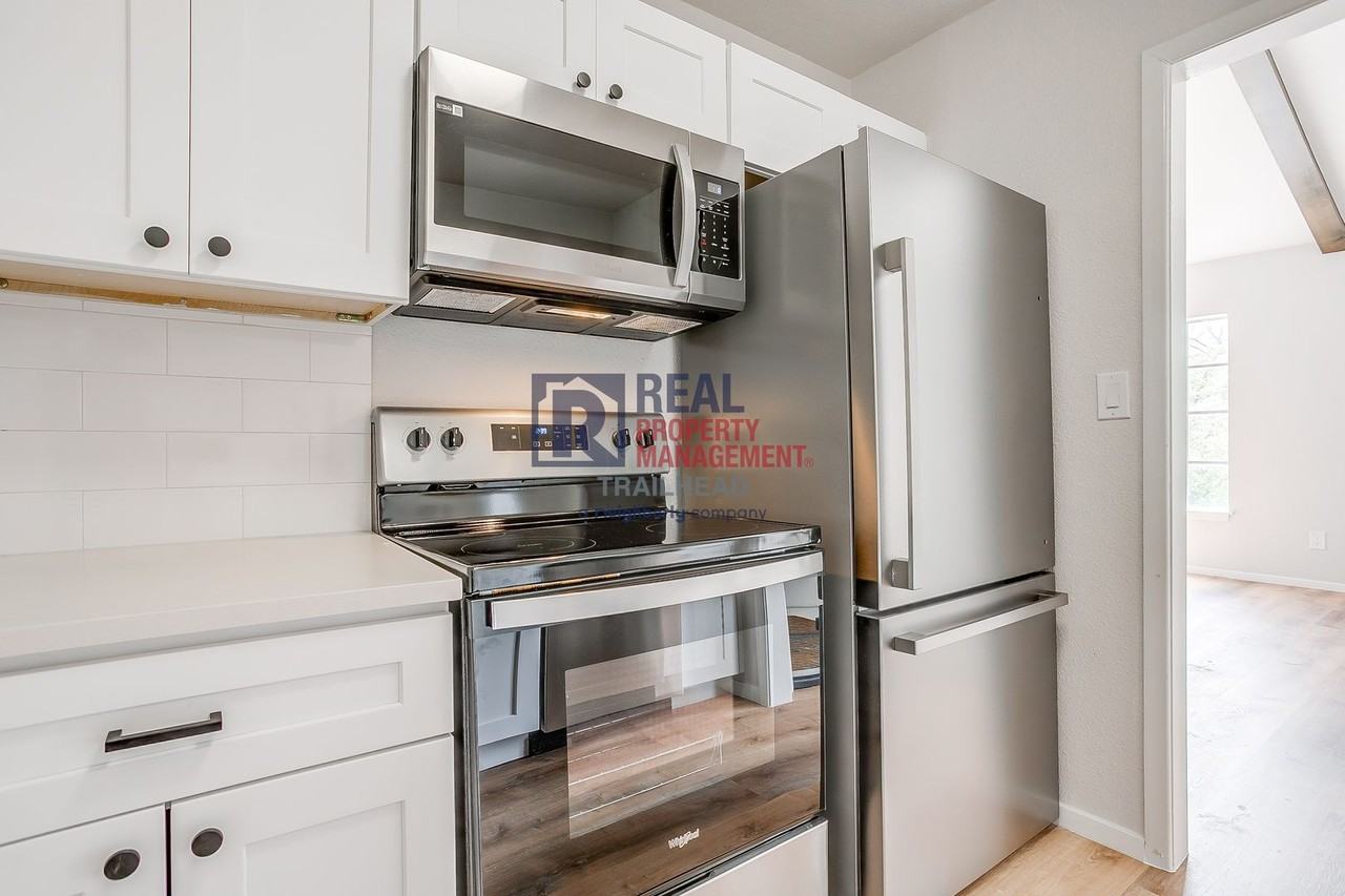 3562 W 4th St #E - Photo 7 of 18