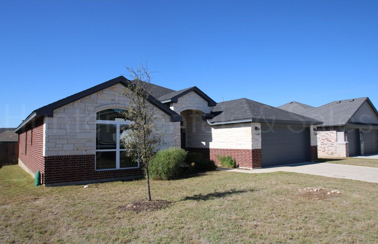 7611 Hardin Dr - Photo 2 of 35