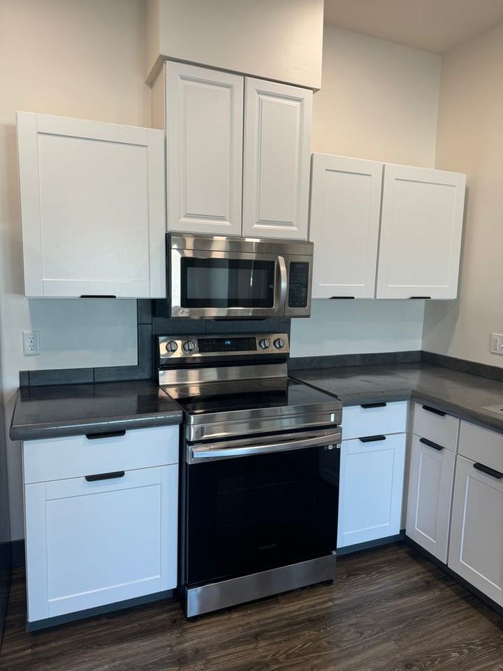 1617 Court St - Photo 3 of 13