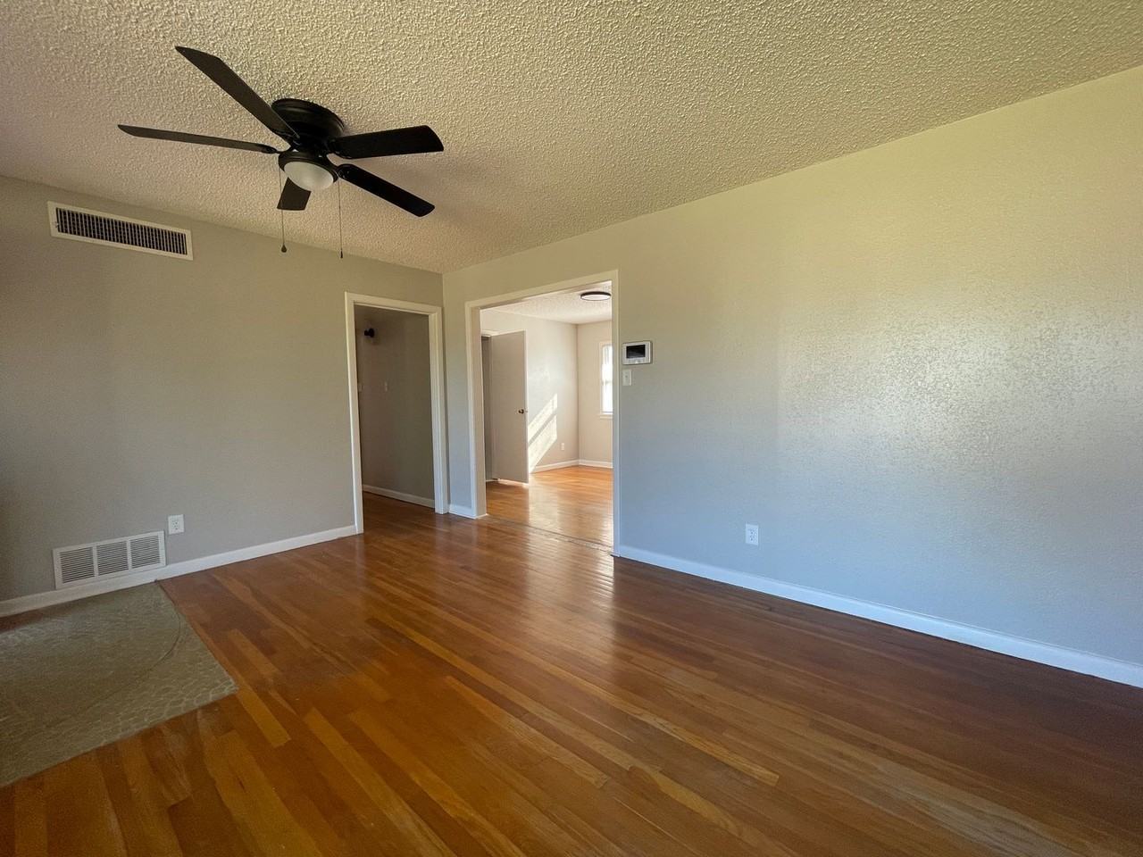 204 36th St - Photo 3 of 11