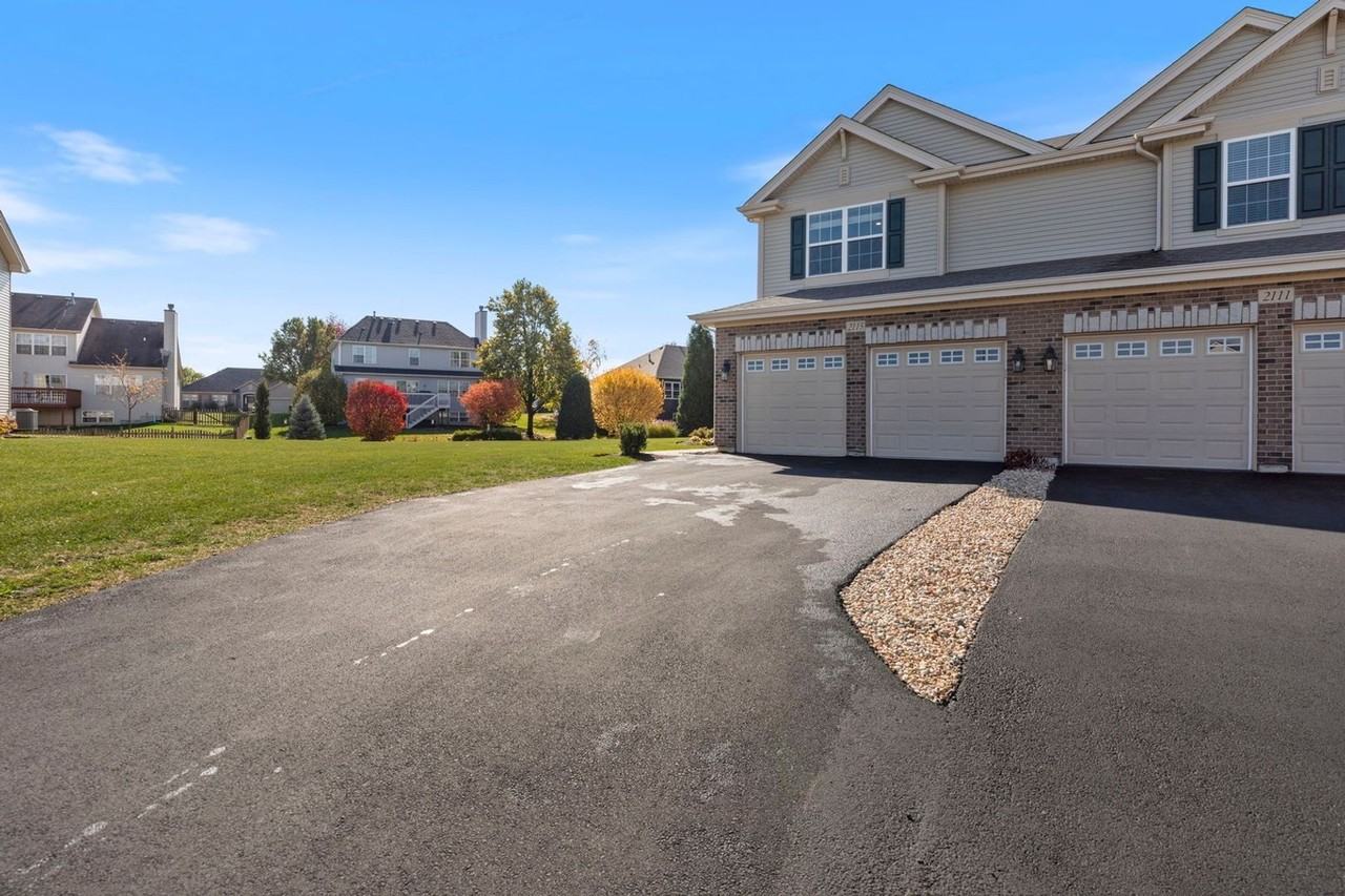 2115 Canyon Creek Ct - Photo 3 of 27