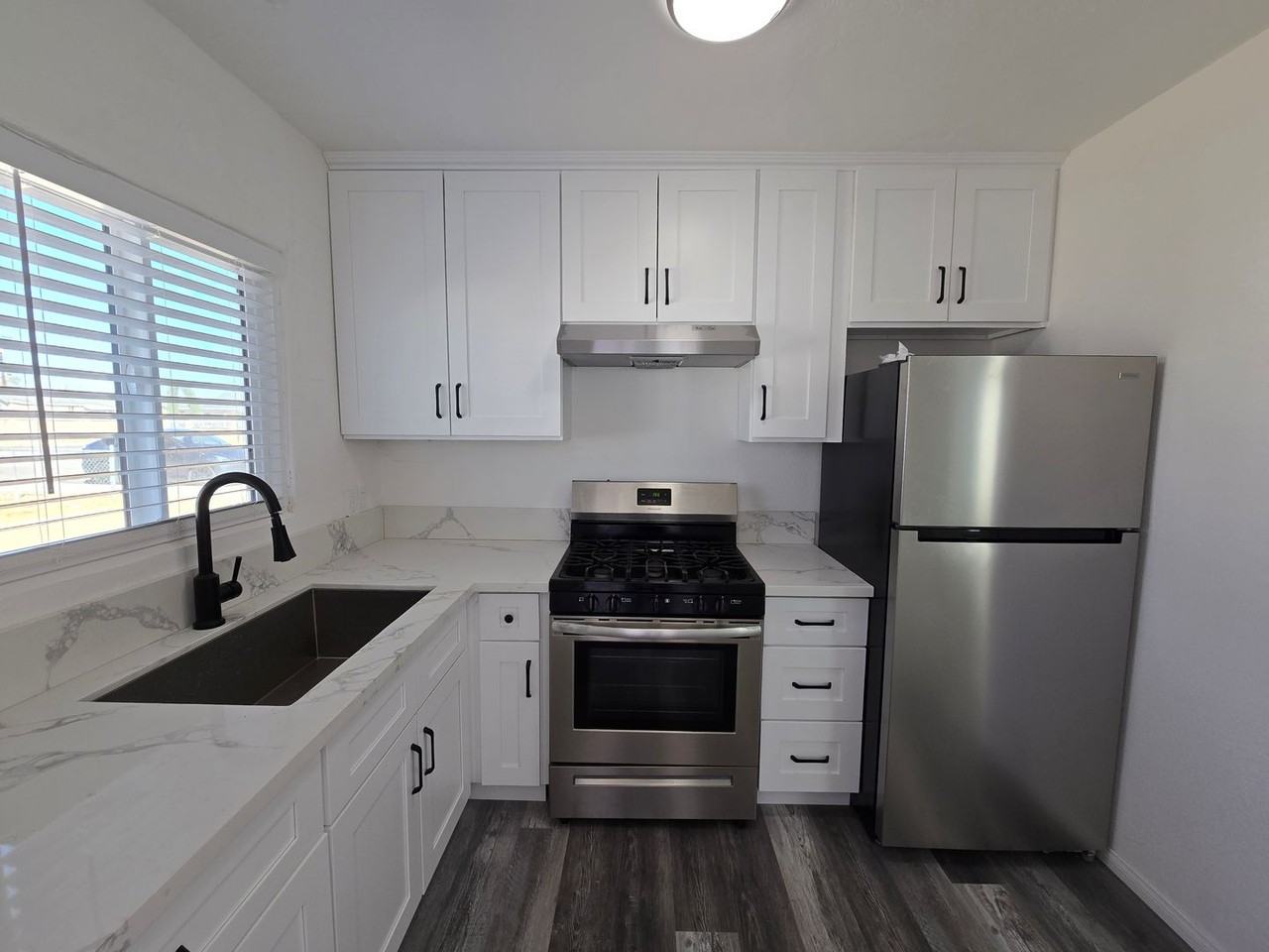 16039 L St - Photo 2 of 12