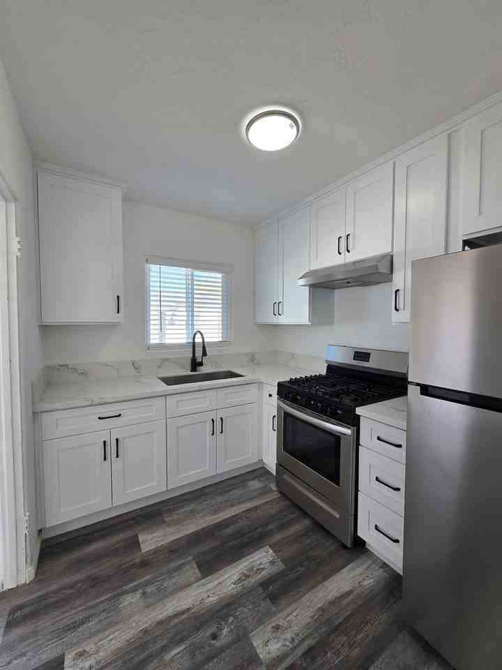 16039 L St - Photo 3 of 12