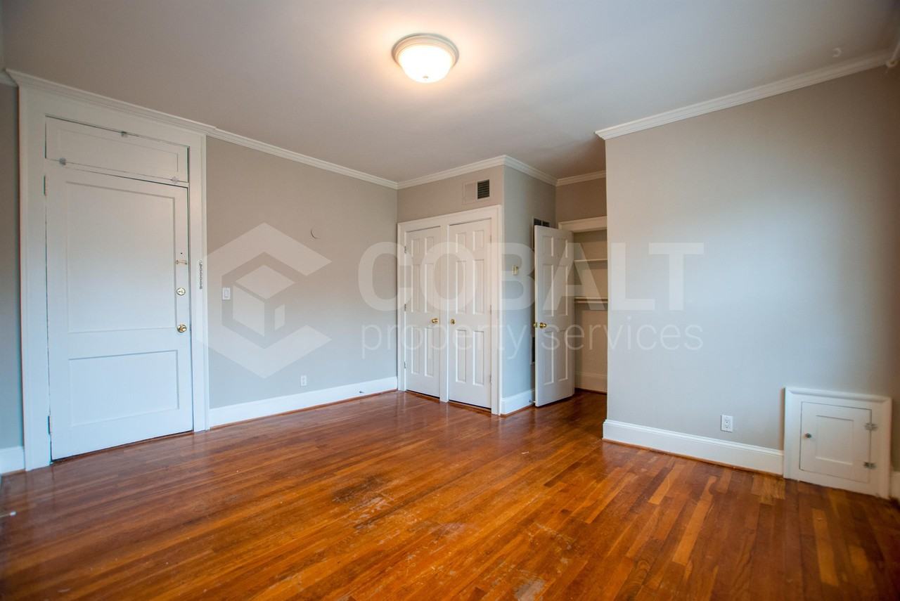 678 Somerset Terrace - Photo 3 of 29