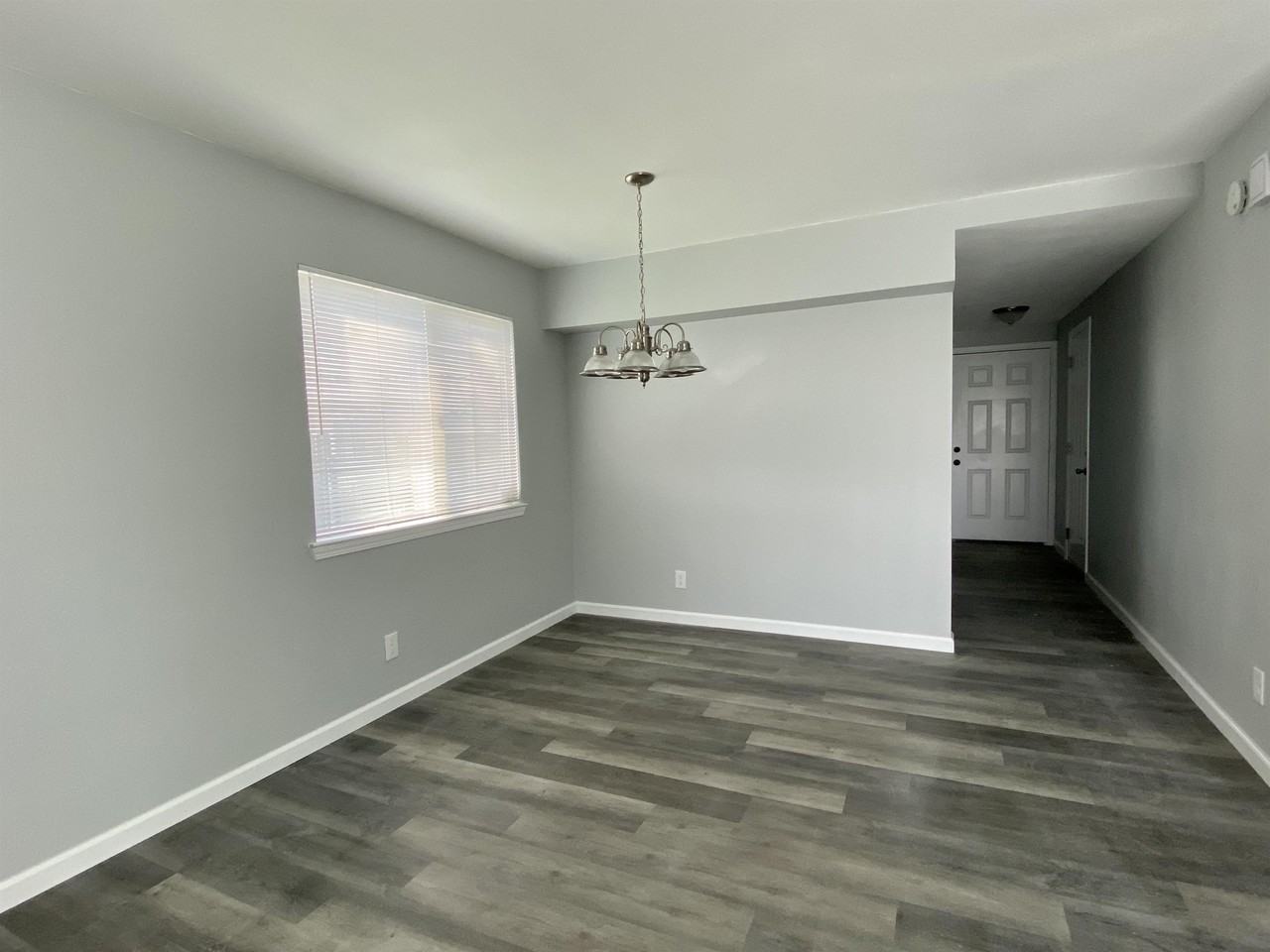1605 EAST LAKE COURT - Photo 2 of 8