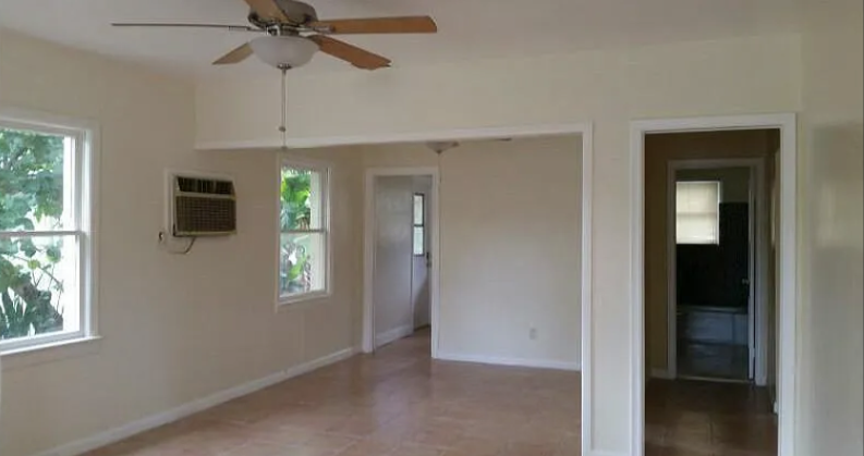 208 SW 3rd Place - Photo 3 of 5