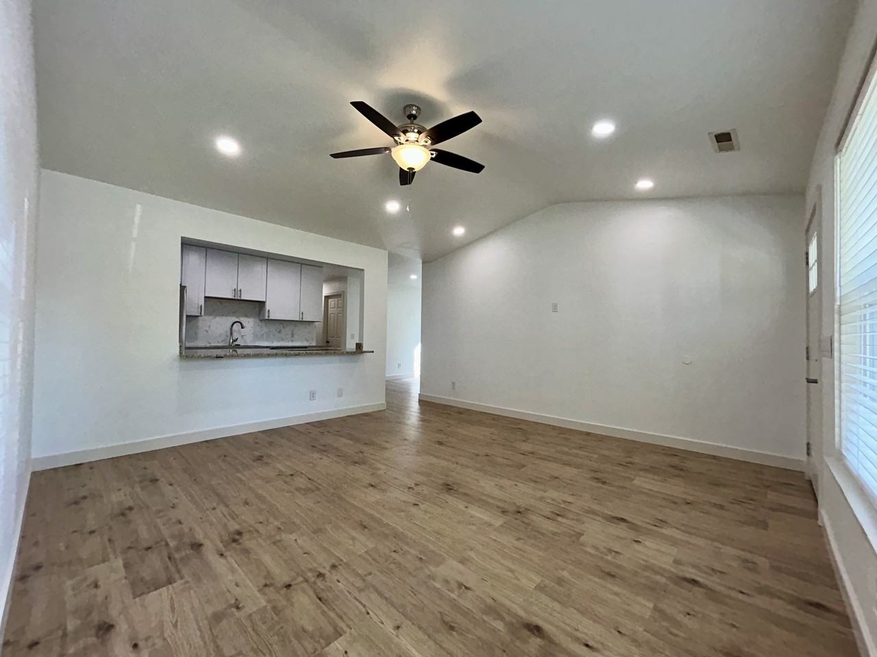 204 Nw J St #NA - Photo 2 of 12