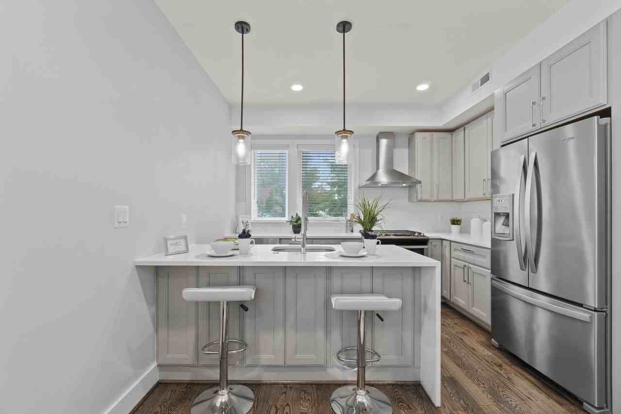 4121 9th St Nw #2 - Photo 5 of 21