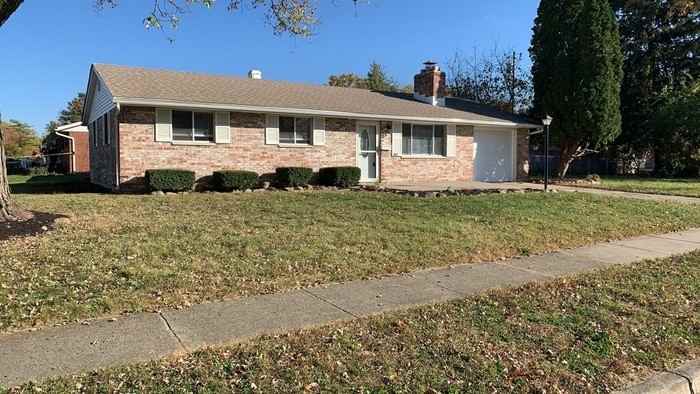 402 Damian St - Photo 3 of 40