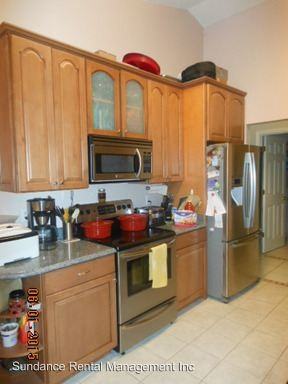 2404 Houston Cir - Photo 2 of 8