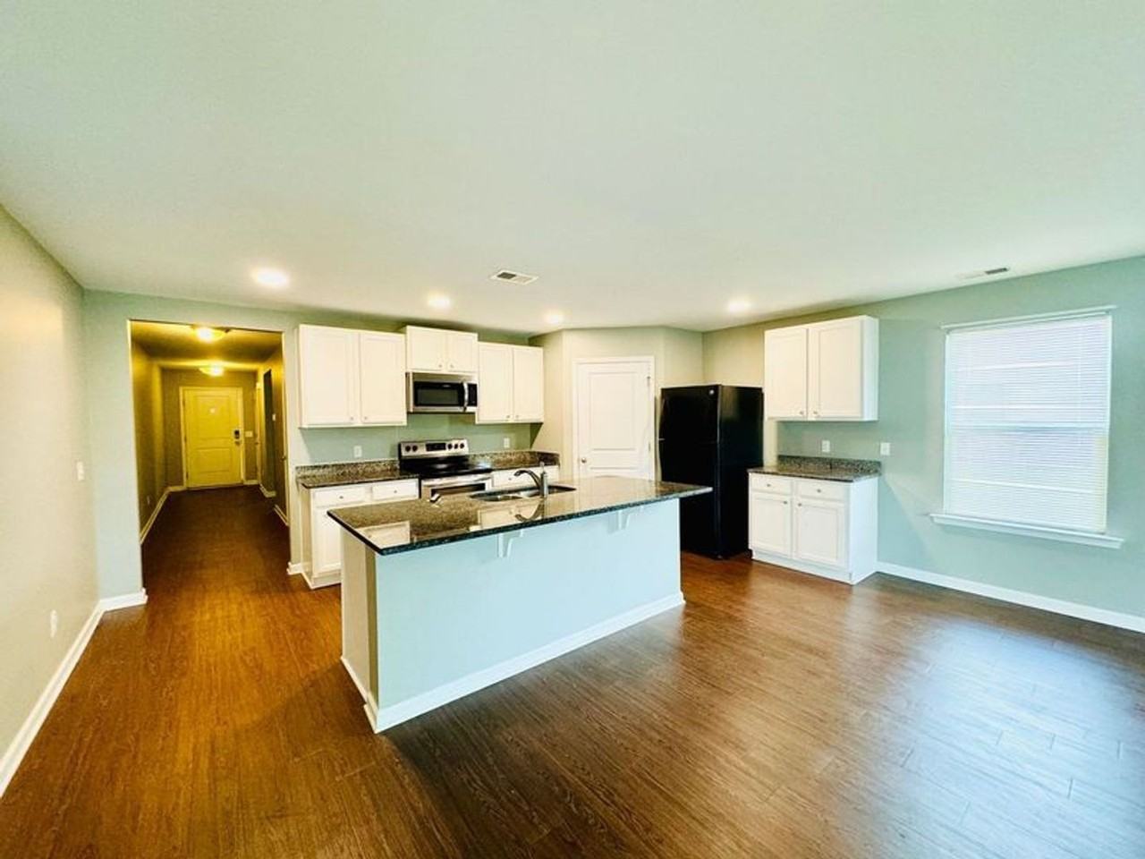 623 Hogan Dr - Photo 4 of 23