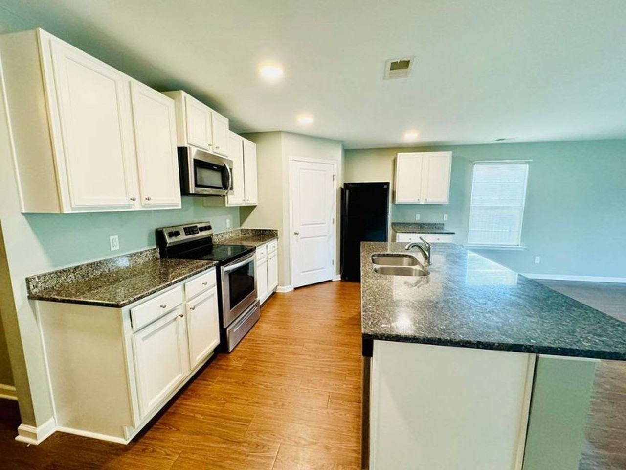 623 Hogan Dr - Photo 5 of 23
