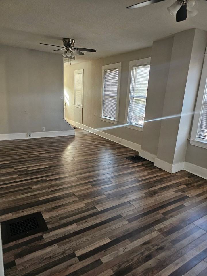 452 Whitelaw Ave - Photo 2 of 17