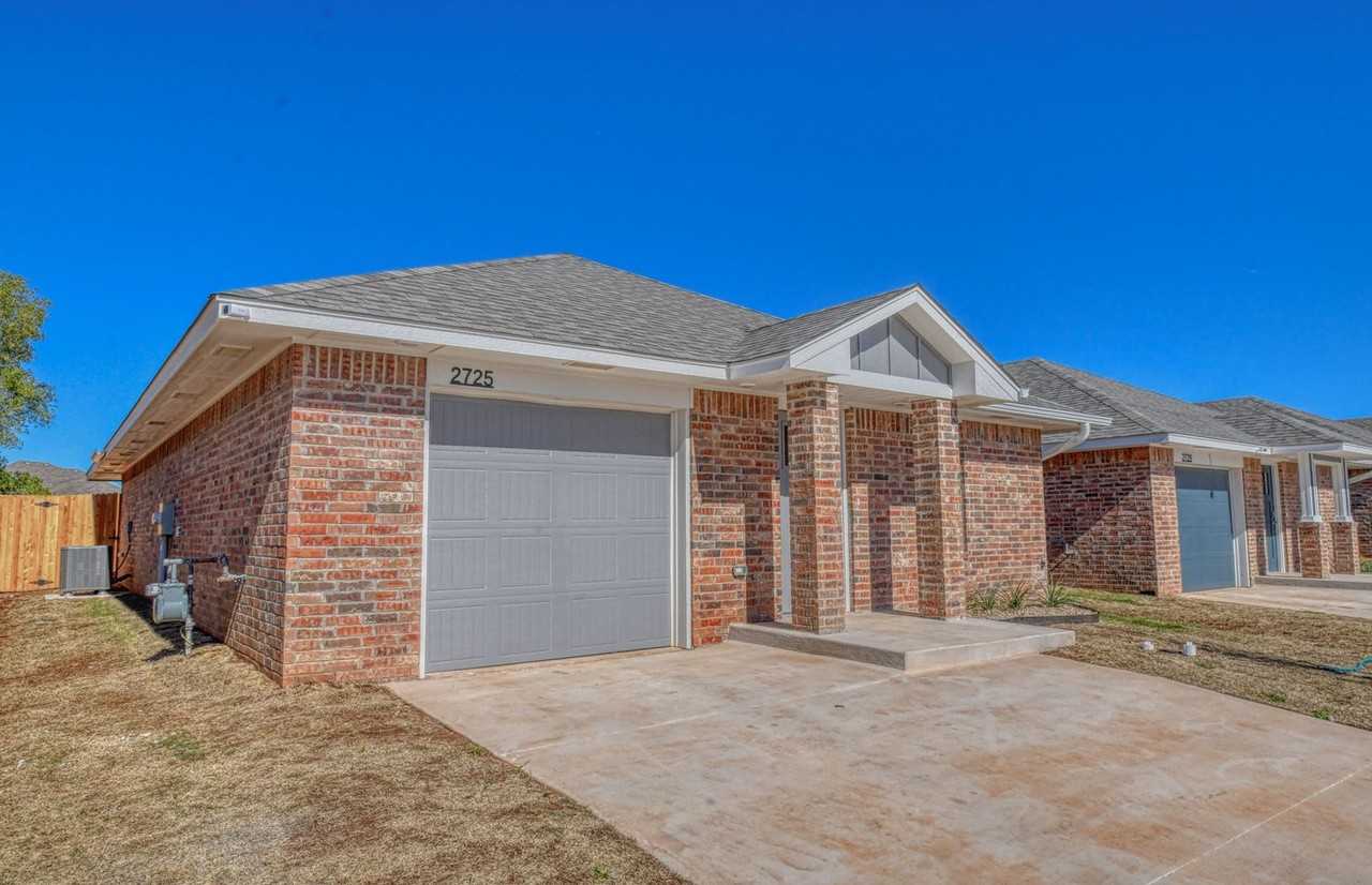 2725 Clifton Ter - Photo 2 of 30