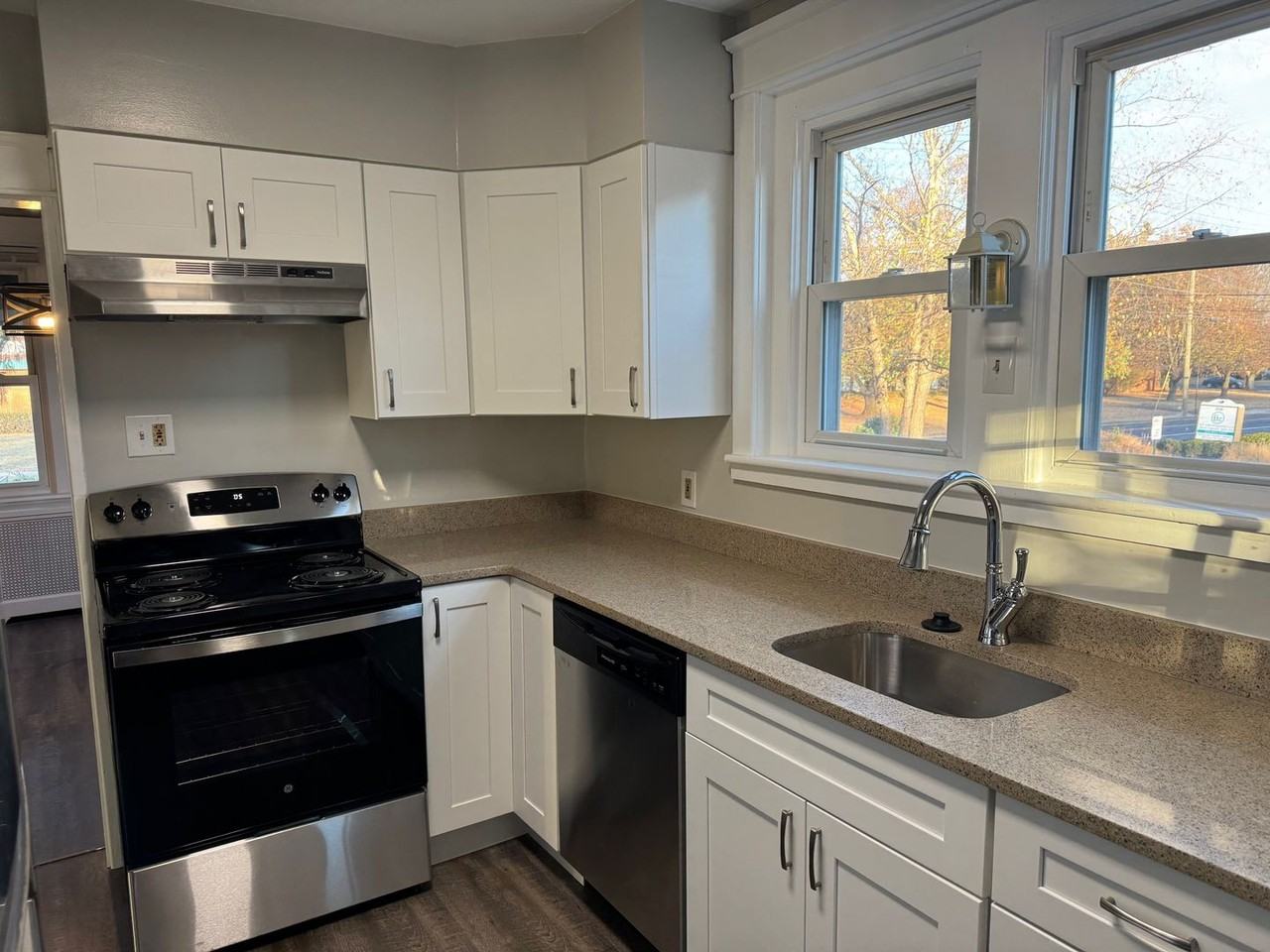 450 E Hancock St - Photo 3 of 20