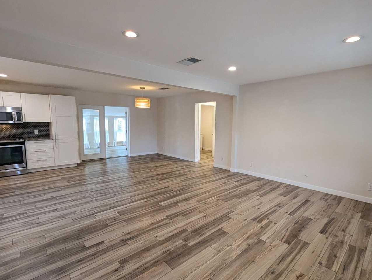 11308 Hilltop St - Photo 3 of 31