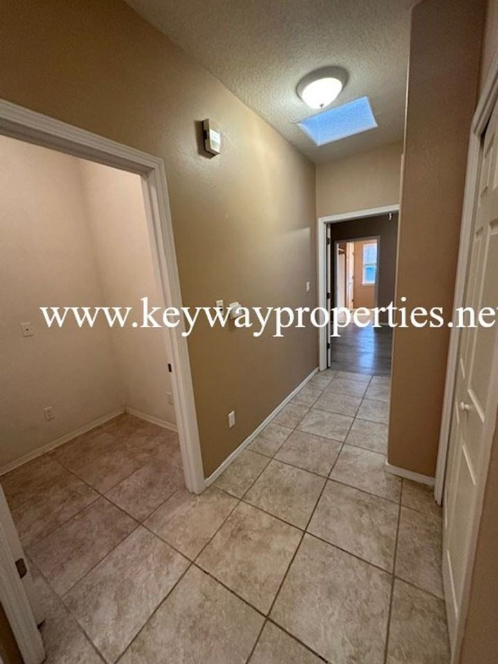 10420 Gutierrez Rd Ne - Photo 3 of 10