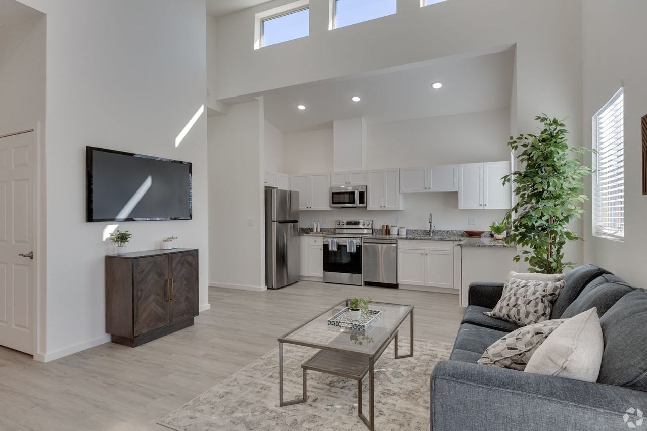 Villas on Superstition - Photo 4 of 8