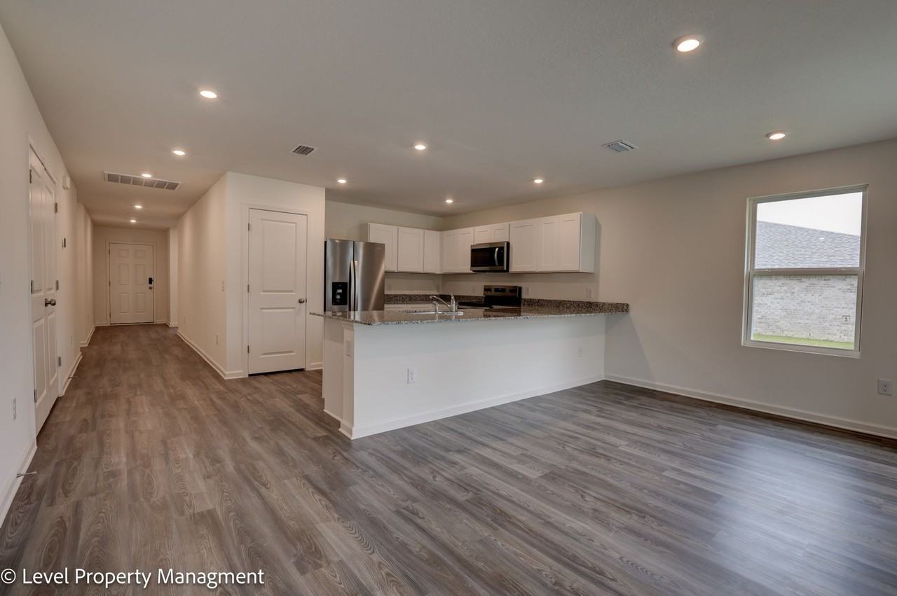 21655 Sutherland Cir - Photo 2 of 19