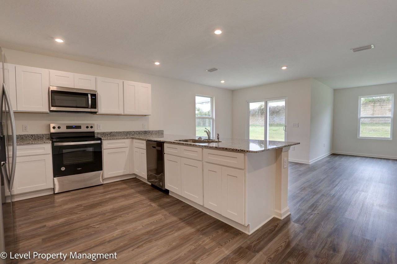 21655 Sutherland Cir - Photo 6 of 19