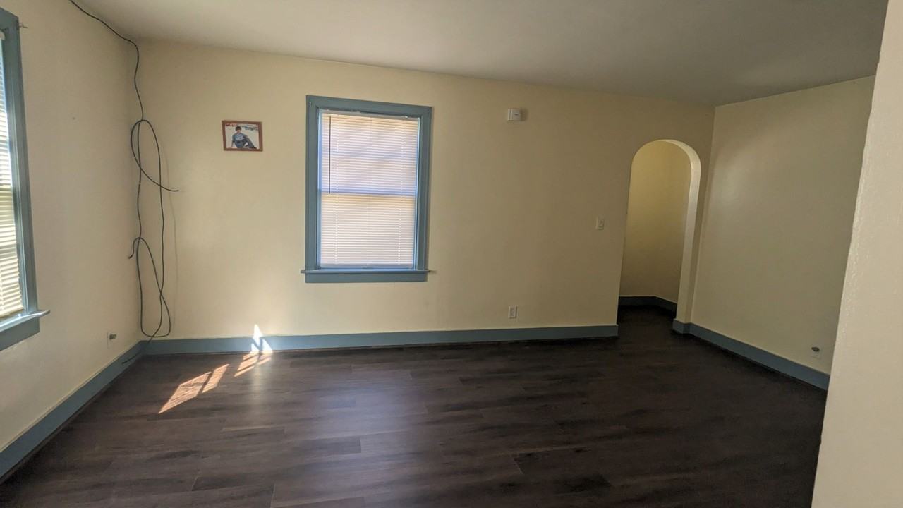 1932 Superior St - Photo 2 of 7