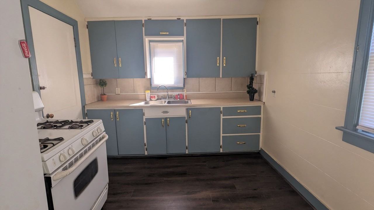 1932 Superior St - Photo 3 of 7