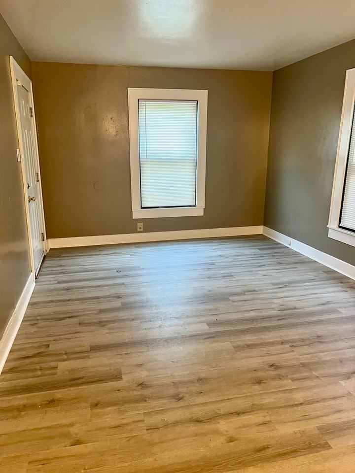 504 Yarborough St - Photo 3 of 9