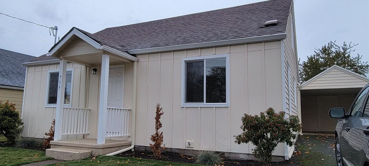 715 Ne 13th St - Photo 2 of 17