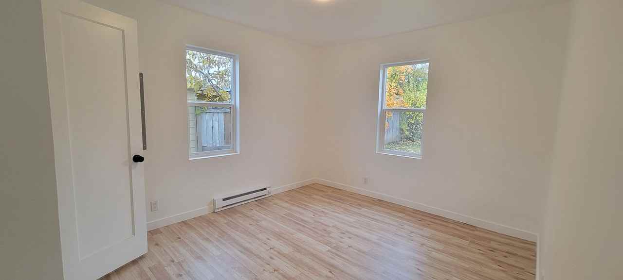 715 Ne 13th St - Photo 3 of 17