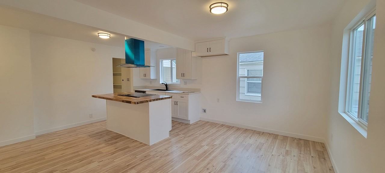 715 Ne 13th St - Photo 4 of 17