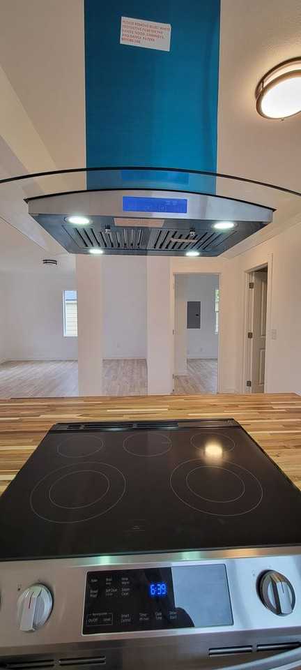 715 Ne 13th St - Photo 5 of 17