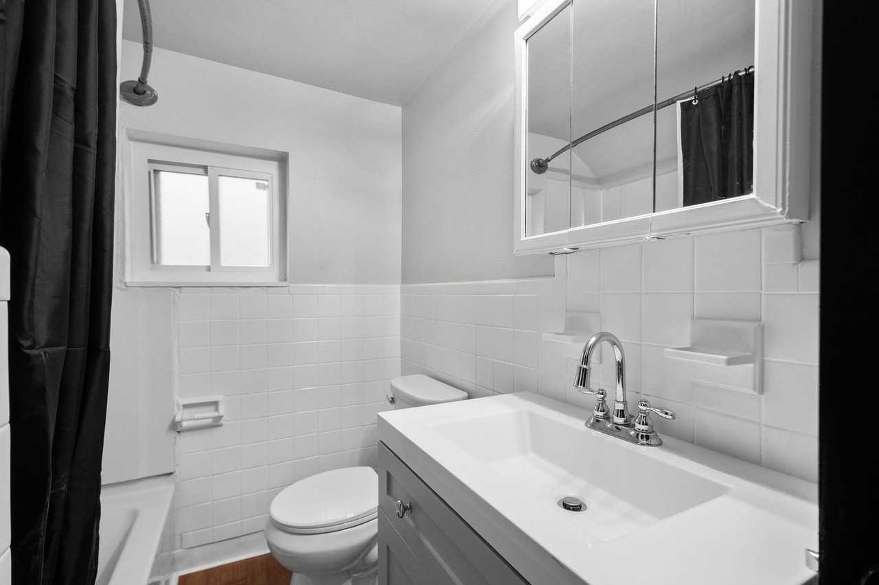 216 Munson Ave - Photo 2 of 27