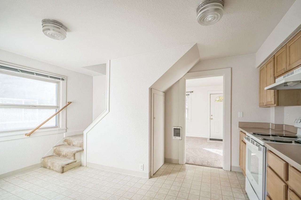 455 Se Washington St - Photo 6 of 13