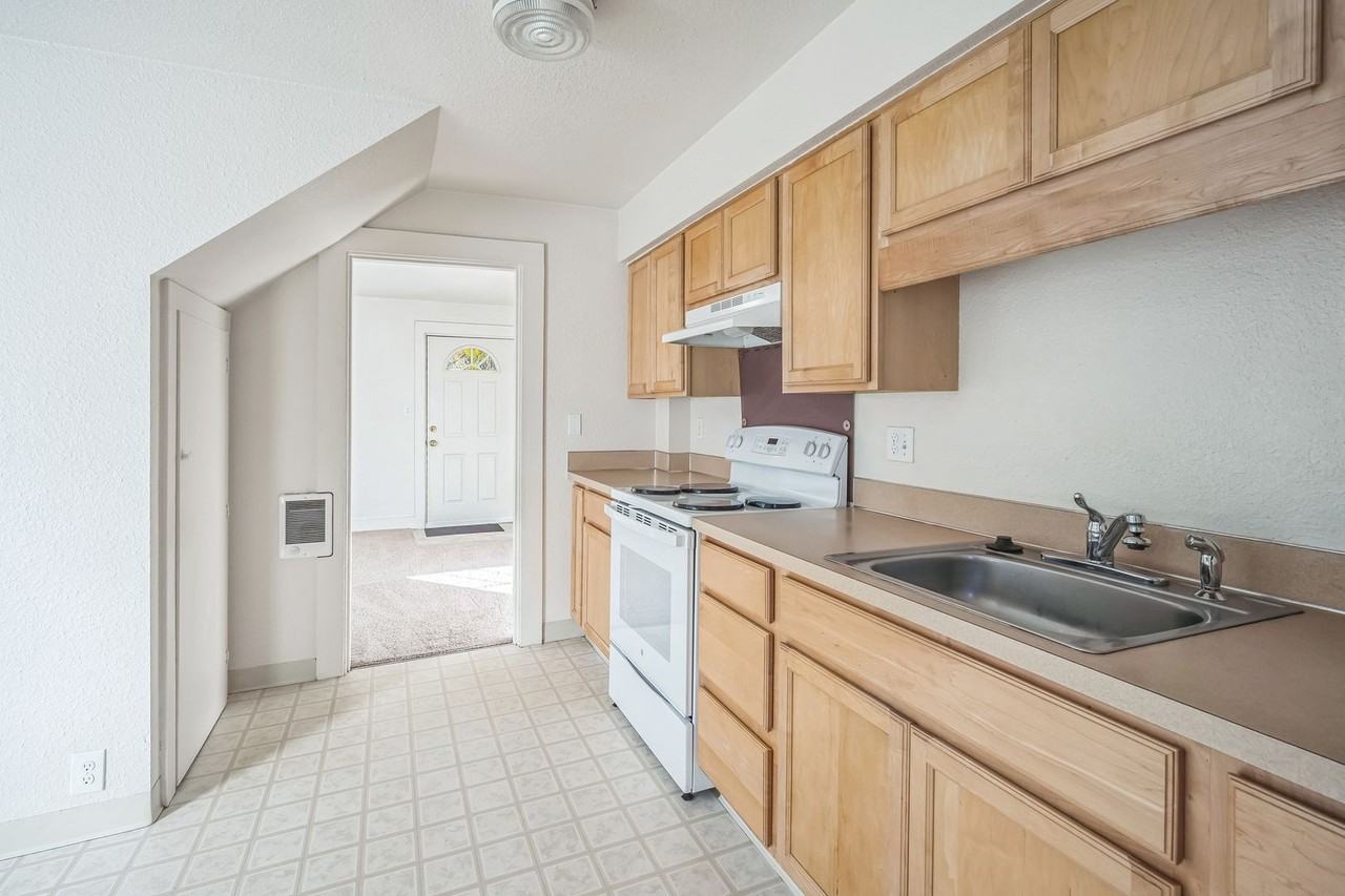 455 Se Washington St - Photo 7 of 13
