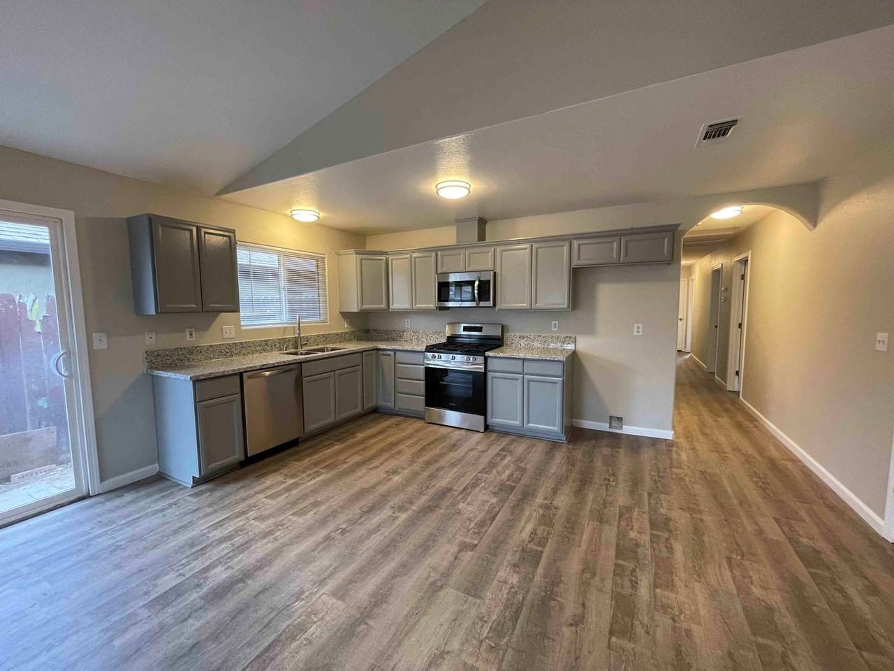 1428 Katharine Ave - Photo 2 of 24