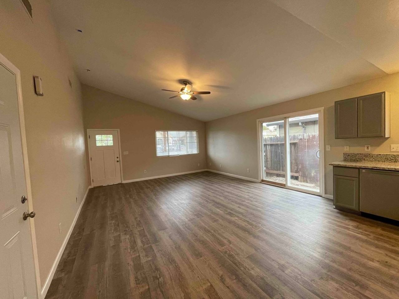 1428 Katharine Ave - Photo 3 of 24