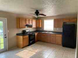 featured image of 923 W 6th St