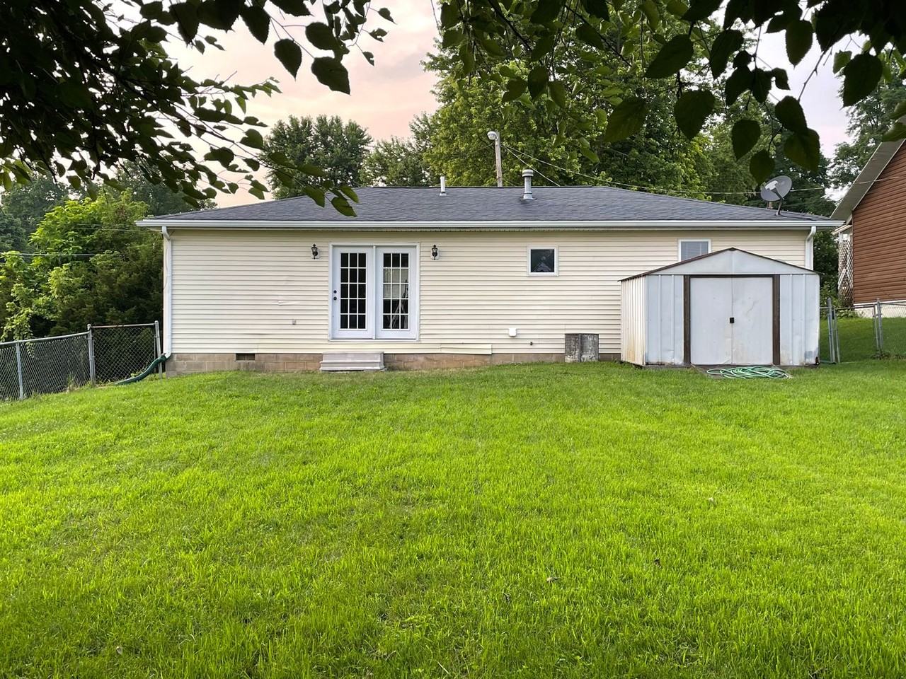 923 W 6th St - Photo 3 of 11