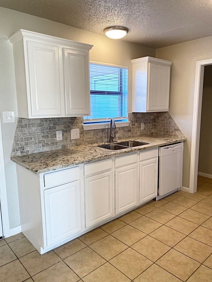 5915 Bedford Dr Apt A - Photo 4 of 11