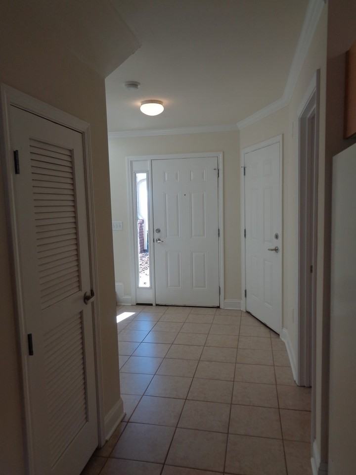 802 Majestic Dr - Photo 2 of 15