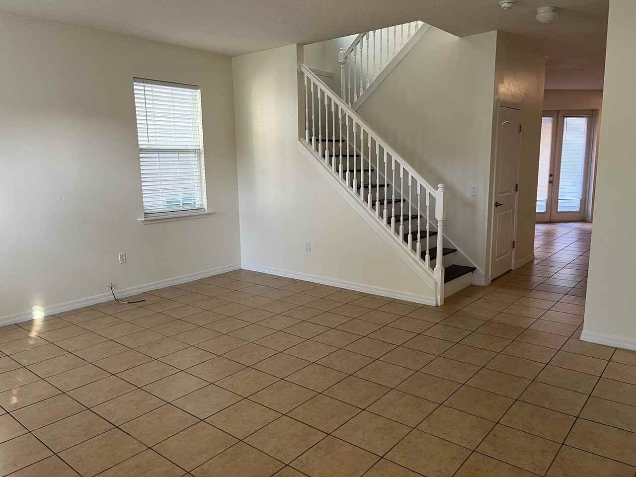 917 Sumner St - Photo 2 of 28