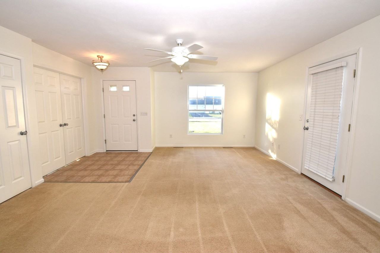 1514 Peachtree Ln - Photo 3 of 20