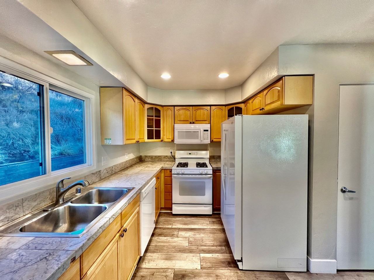 6336 Rockhurst Dr - Photo 2 of 15