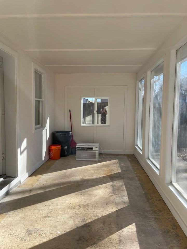 313 East 6th Street - Photo 5 of 34